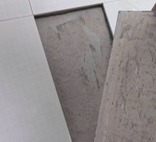 运城瓷砖空鼓维修公司分享瓷砖铺贴时如果打浆（即涂抹在瓷砖背面和基层上的砂浆或瓷砖胶）过少，会带来以下问题